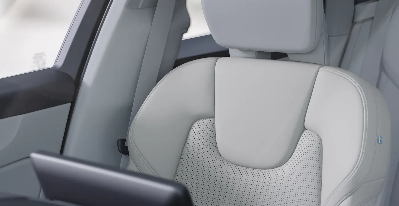 Bancos do Volvo XC60 em couro napa Blond, com o teto panorâmico